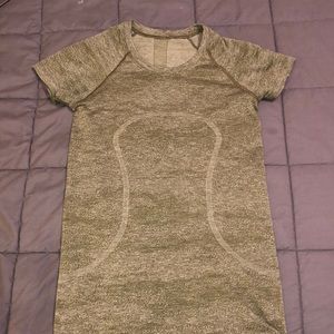Lululemon top